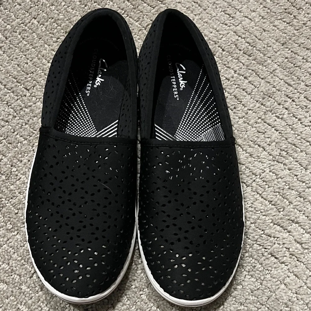 Clarks Cloudsteppers Black Perforated Slip-Ons 8 1/2